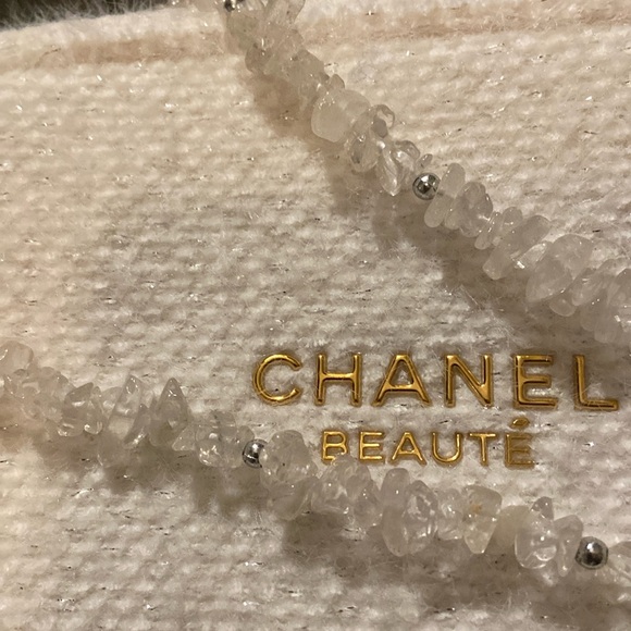 CRYSTAL GLASS NECKLACE - Picture 2 of 3